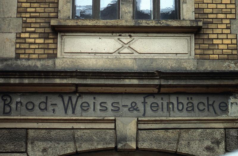 02,_Dresden-Pieschen,_Robert-Matzke-Str._44,_4.5.1996.jpg