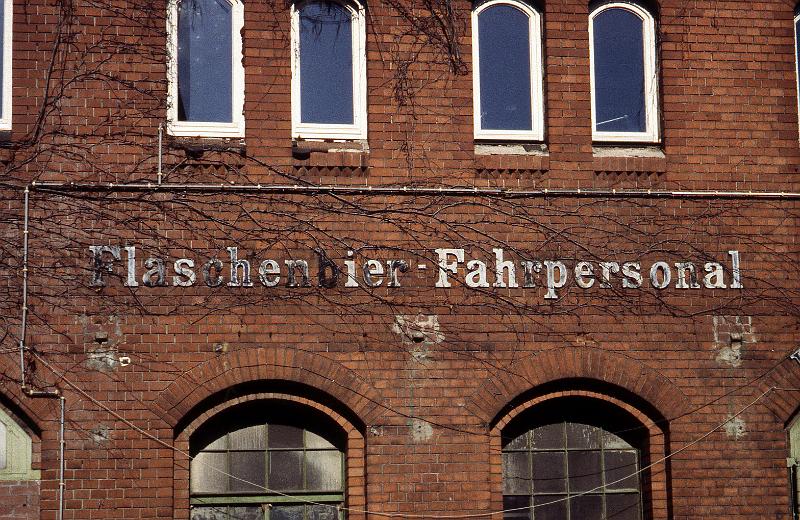 Berlin-Prenzlauer_Berg,_Schönhauser_Allee,_7.3.1997_(1).jpg