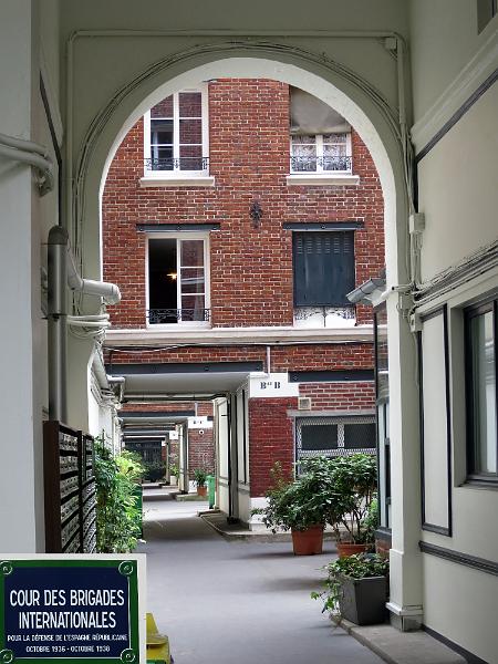 Paris_512.jpg